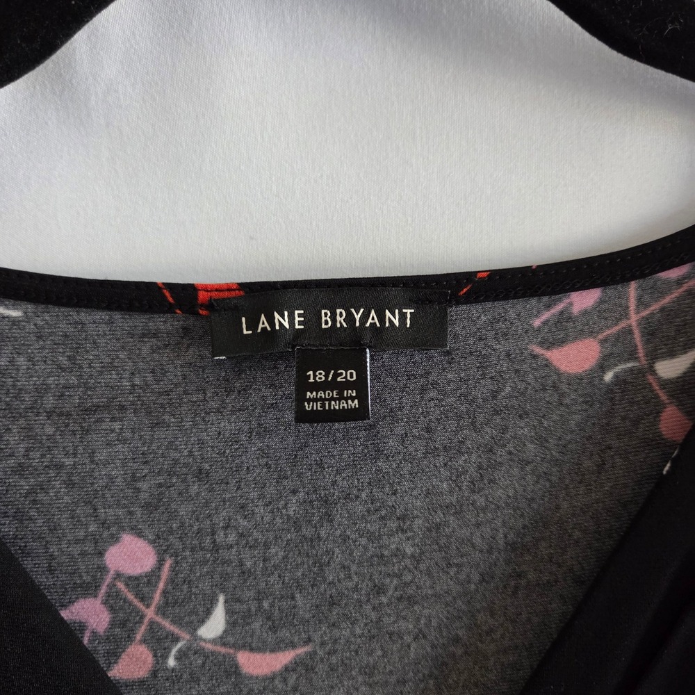 Lane Bryant Black Floral Leaf Print V-Neck Surplice Top Blouse Womens 18/20 - Picture 3 of 6